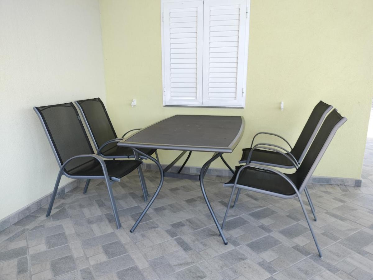 Apartmani Verica Karlobag Luaran gambar