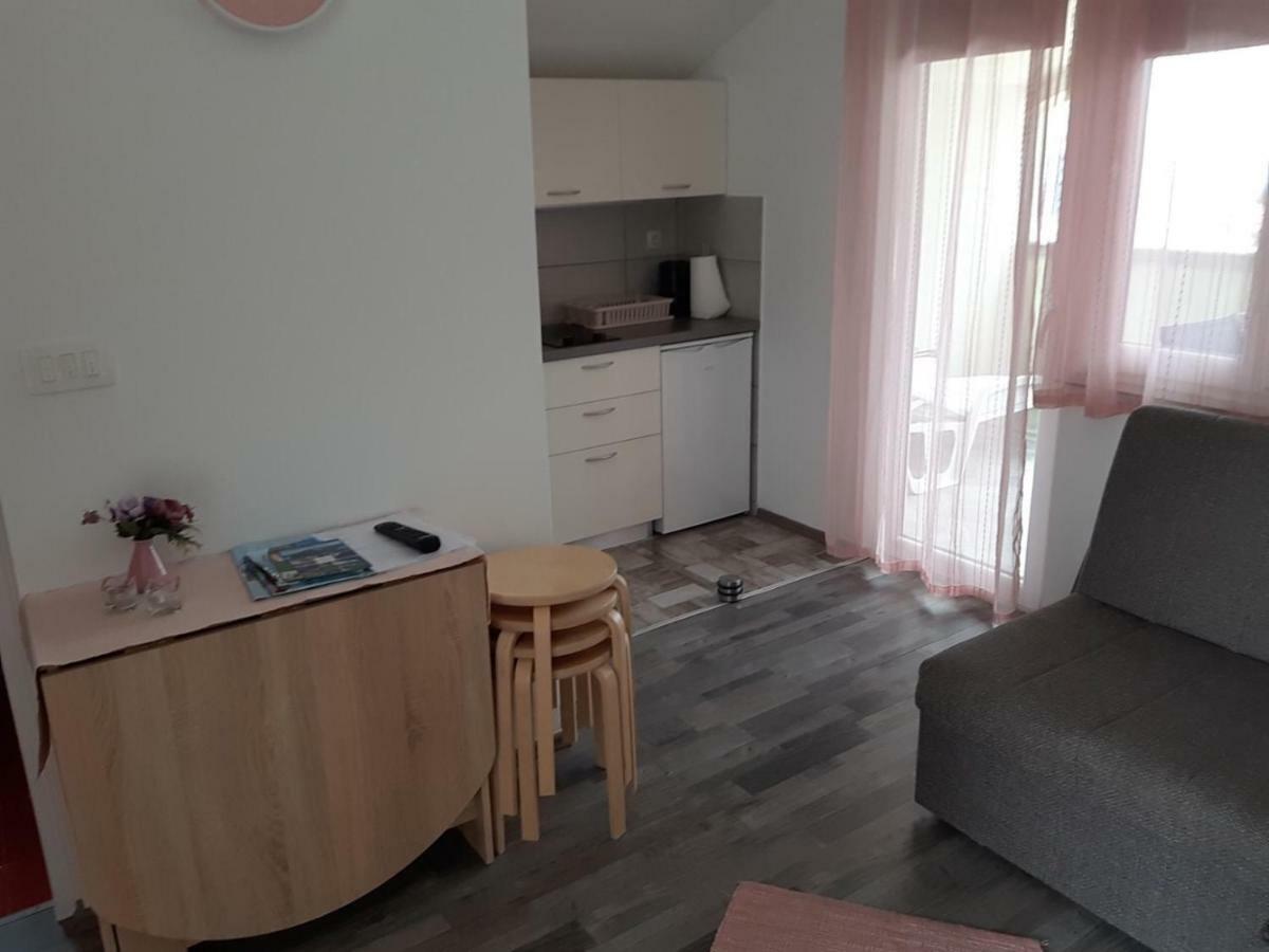 Apartmani Verica Karlobag Luaran gambar