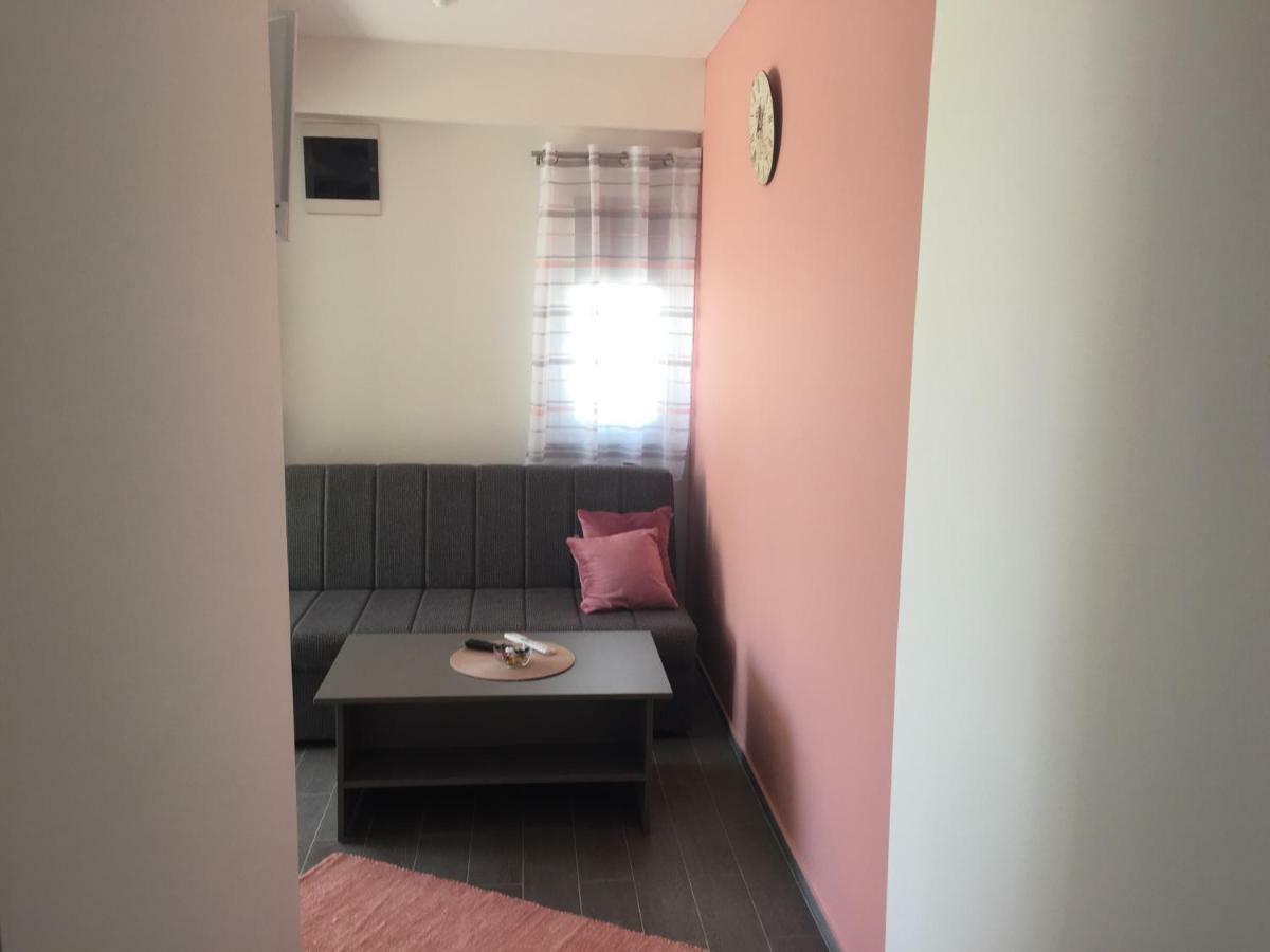 Apartmani Verica Karlobag Luaran gambar