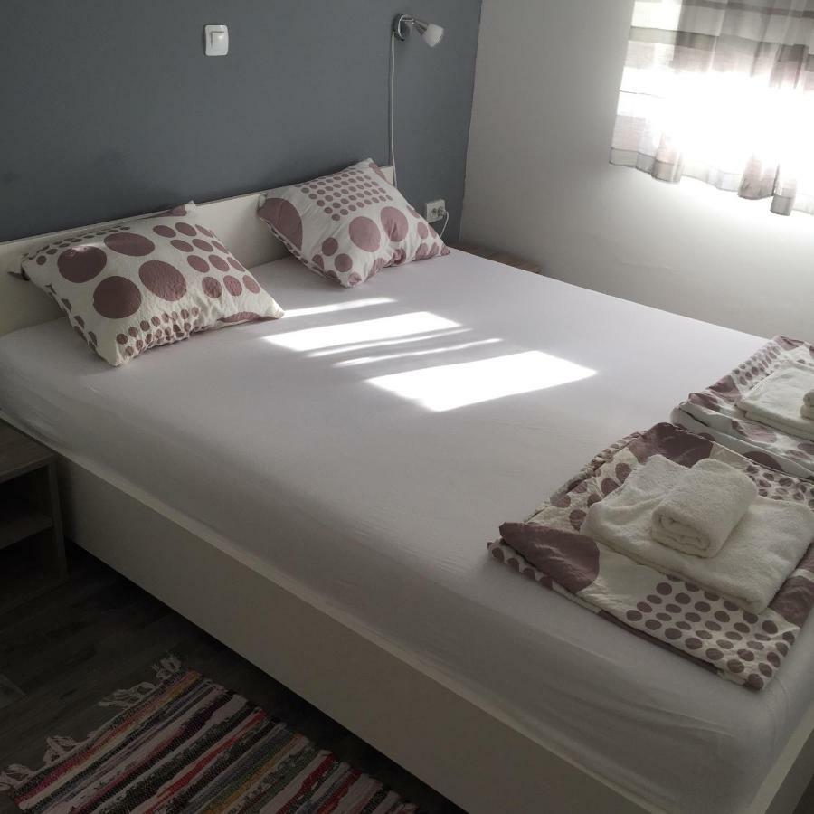 Apartmani Verica Karlobag Luaran gambar